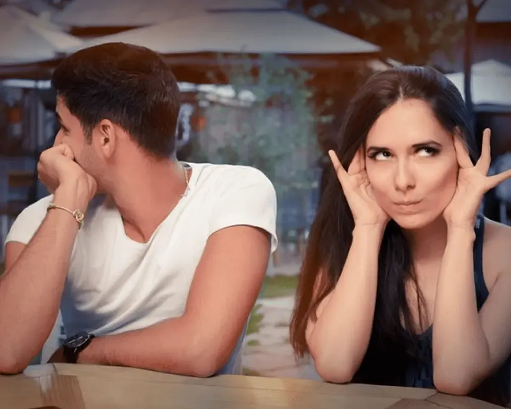 لماذا يشعر الناس بالوحدة رغم أنهم متصلون بالآخرين باستمرار؟